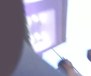 alzati la gonna Guardoni Adolescente culo enorme