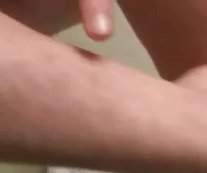 Nonna tettona britannica prende il giovane gallo nero