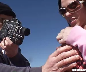 seno prosperoso servizio fotografico si trasforma in sesso hardcore