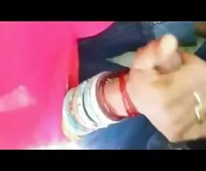 tettona buffy fa sule saltare sulla fotocamera