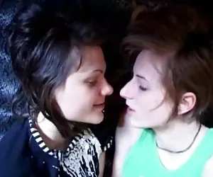 spiaggia nudista - pubblico orgia calda esibizionisti