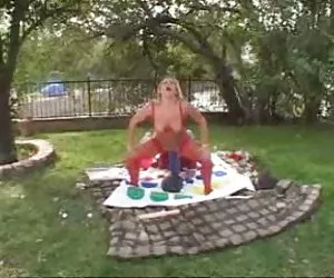 Suzanne Storm redhead hottie prende un grande bianco cazzo nel suo culo