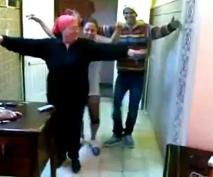 La mamma non sedurre sua figlia 51