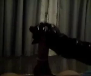 Busty milf diffondendo la sua splendida figa