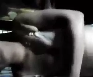 Nera slut mostra il suo mostro nero tette