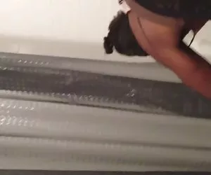 Naomi è un piacevole culo rotondo