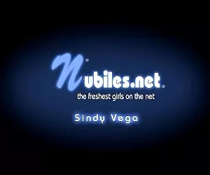 Brandy smile e Eva angelo in calze utilizzando un giocattolo