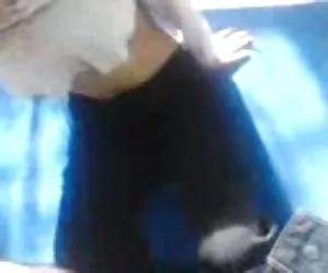 Busty slut con un solido membro sul tavolo biliardo