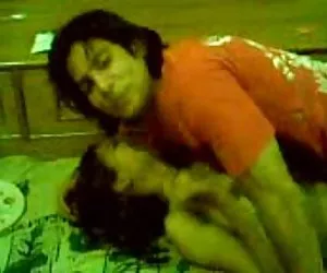 Manuel stripteaseuse se-cliente dei ONU del par baiser fait