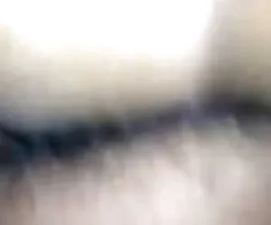 soldati utilizzano una prostituta