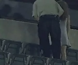 bella bionda mostrare il suo culo grosso e boobs2