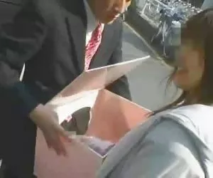 piccolo teen bionda si spoglia e succhia