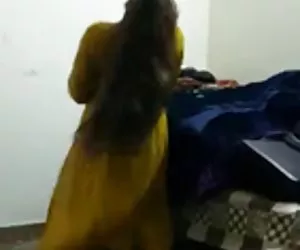 segretaria bionda in lingerie riceve un bel viso