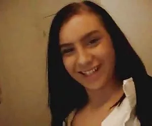 pompino amatoriale ragazza mentre cavalca il sybian