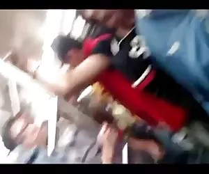 bambino di Petite taco grande giocando il suo culo caldo