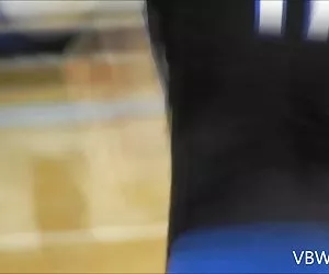 alzati la gonna-sciatta vizinha de calcinha preta na feira