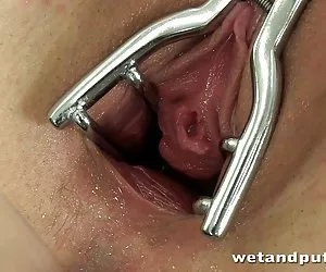 versando nel suo strappare gaping