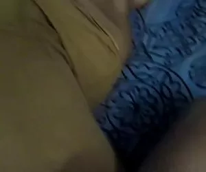 Cute coed aurora verde si masturba e prende qualche cazzo