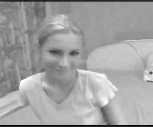 succhiare gallo mentre indossa un paio di mie mutandine