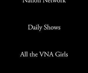 Pinky e sophie dee prendere sul bordo della piscina giovane stallone