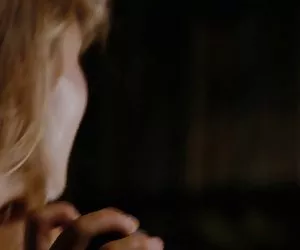 Amy Anderssen scopata sul letto bianco