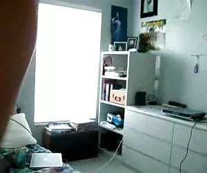 La castità di una studentessa succhia qualche cazzo