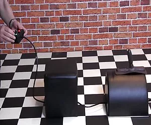 Il papa - hot lesbo party