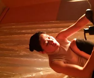 British bambino in cerca di un mostro