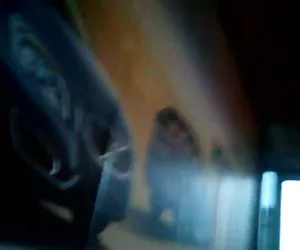 Sexy babe dita se stessi in uno specchio