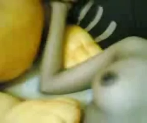 Bruna pulcino ottiene la sua figa pieno zeppo di cazzo