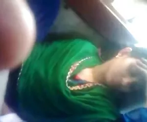 Viene scopata con 2 ragazzi