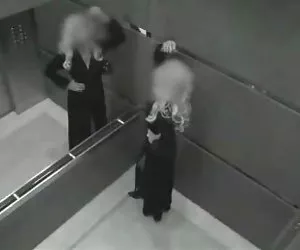 upskirt di un super carino teen con un perizoma (parte 1)