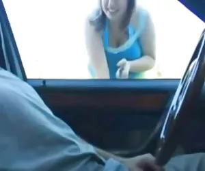 Karina kay drink cum un bicchiere