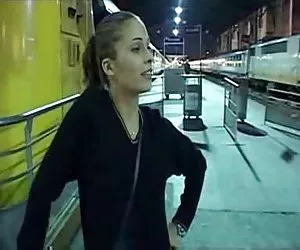 brune tedeschi ottiene scopata e dal pugno