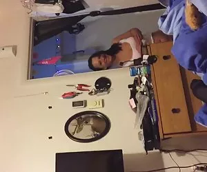 calda moglie sbatte un ragazzo fortunato davanti a suo marito &amp; suo amico