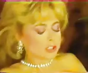 Sexy amatoriale jizelle ryder ottiene una gustosa torta di panna