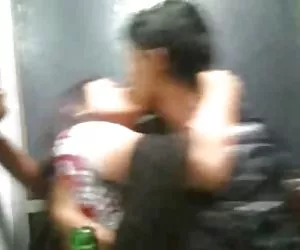 adolescente amatoriale paffuto soffia all'aperto prima volta cazzo