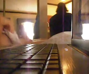 3 ragazze soffiano il ragazzo