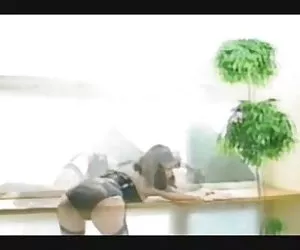 casalinga matura prendendo una rondine orale sborrata