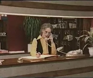 brunette caldo serve tre ragazzi