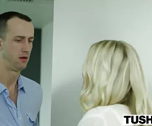 Hot bionda succhia le palle secche