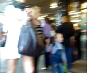 giocherellona cutie ottiene la sua fessura umida leccato da ragazzo desideroso