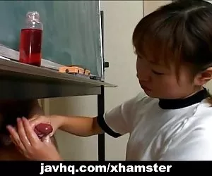 moglie di francese nudista spiaggia cap d'Agde gioca il cazzo con la mano