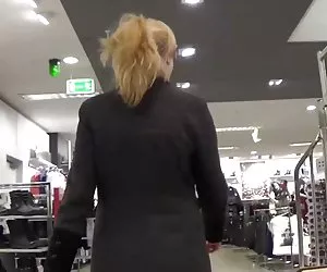 Horny coed jess west è una stella di roccia bagnata e palpitazione orgasmo