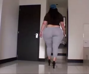 Chloe caos IR Gb trailer