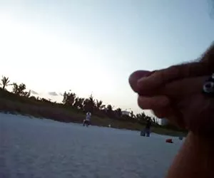 Procace Serena Ali dà sciatta pompino e ingoia