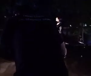 Il servizio di pulizia in bagno il piacere si trasforma in un trio hardcore