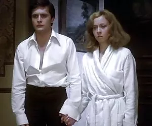 Aula biondo nudo e cazzo a cavallo