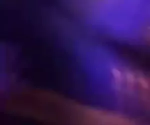 Julie scopata in Italia