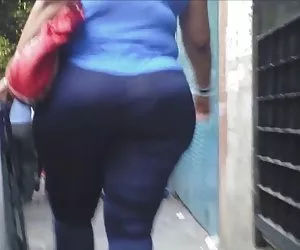 Voglio qualche cazzo nel suo culo